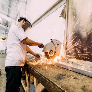 Photo by <a href="https://unsplash.com/@michaelwb?utm_source=unsplash&utm_medium=referral&utm_content=creditCopyText">Michael Browning</a> on <a href="https://unsplash.com/s/photos/worker?utm_source=unsplash&utm_medium=referral&utm_content=creditCopyText">Unsplash</a> Lavoro