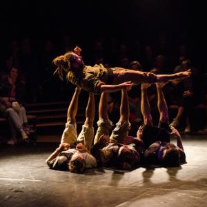 una performance di arte circense