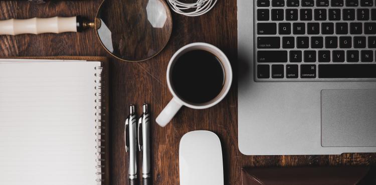 Photo by <a href="https://unsplash.com/@sadswim?utm_source=unsplash&utm_medium=referral&utm_content=creditCopyText">ian dooley</a> on <a href="https://unsplash.com/s/photos/work?utm_source=unsplash&utm_medium=referral&utm_content=creditCopyText">Unsplash</a> Lavoro