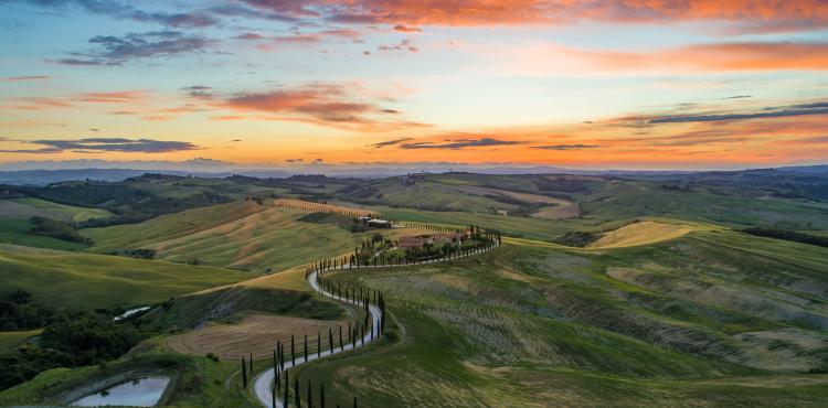 Photo by <a href="https://unsplash.com/@lucamicheli?utm_source=unsplash&utm_medium=referral&utm_content=creditCopyText">Luca Micheli</a> on <a href="https://unsplash.com/s/photos/made-in-italy?utm_source=unsplash&utm_medium=referral&utm_content=creditCopyText">Unsplash</a> Cultura